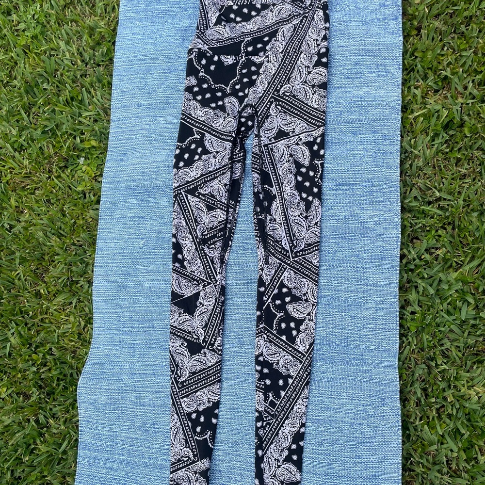 KDEER black & white bandana leggings